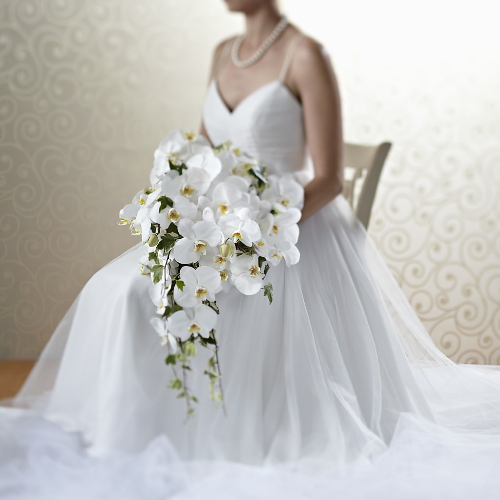 Classic White Bouquet – ALISA'S UNIQUE DESIGNS, Spencer WV