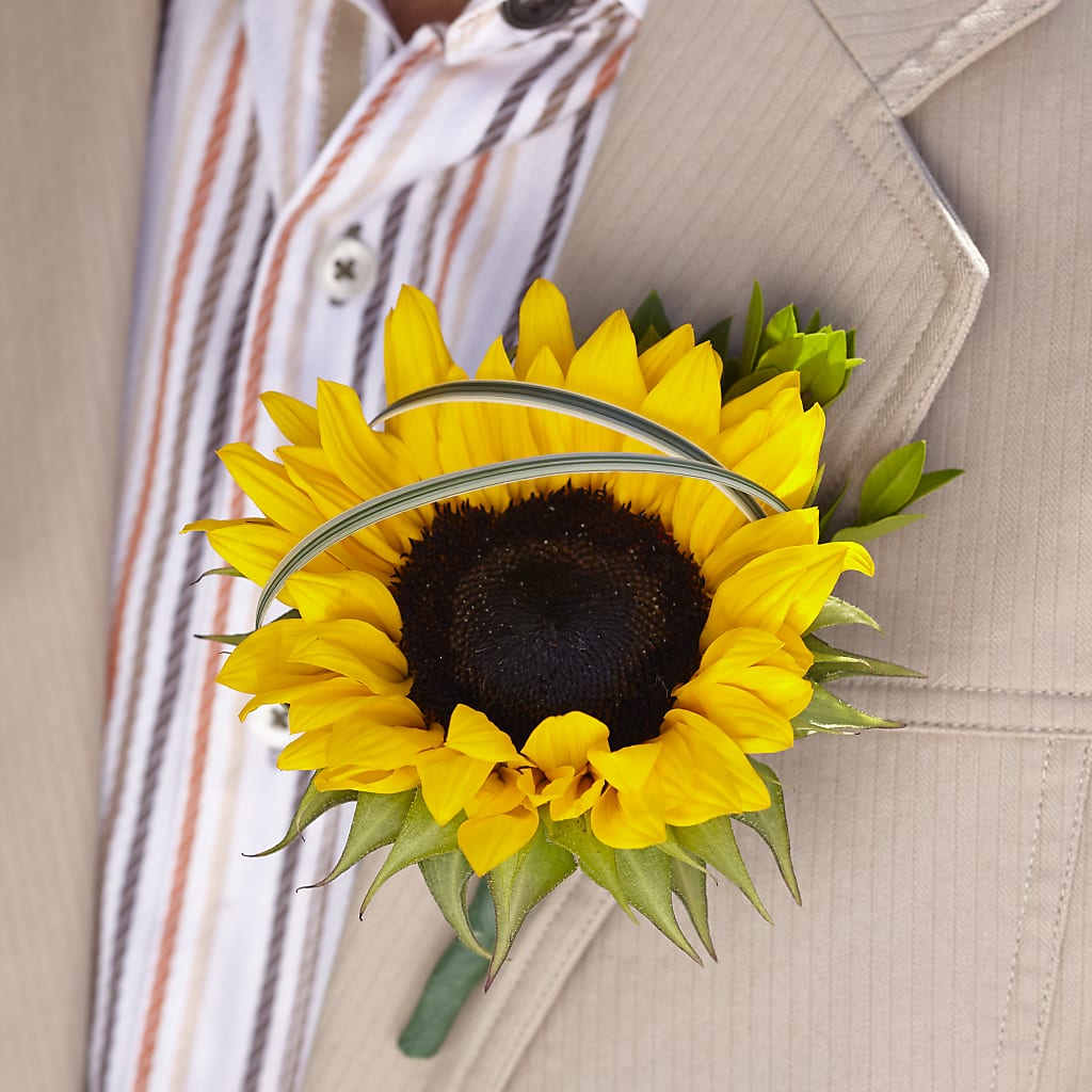 Free Spirit Boutonniere – ALISA'S UNIQUE DESIGNS, Spencer WV