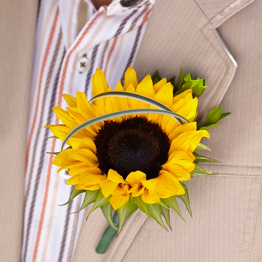 Free Spirit Boutonniere – ALISA'S UNIQUE DESIGNS, Spencer WV